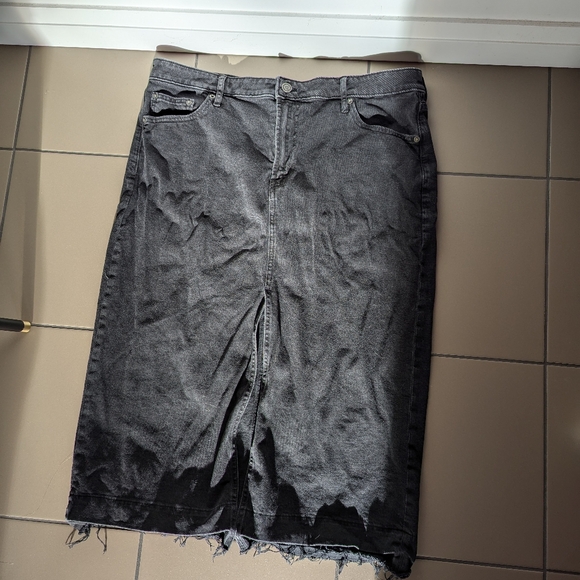 Black Midi Jean Skirt with Slit Size 32 - Picture 2 of 4